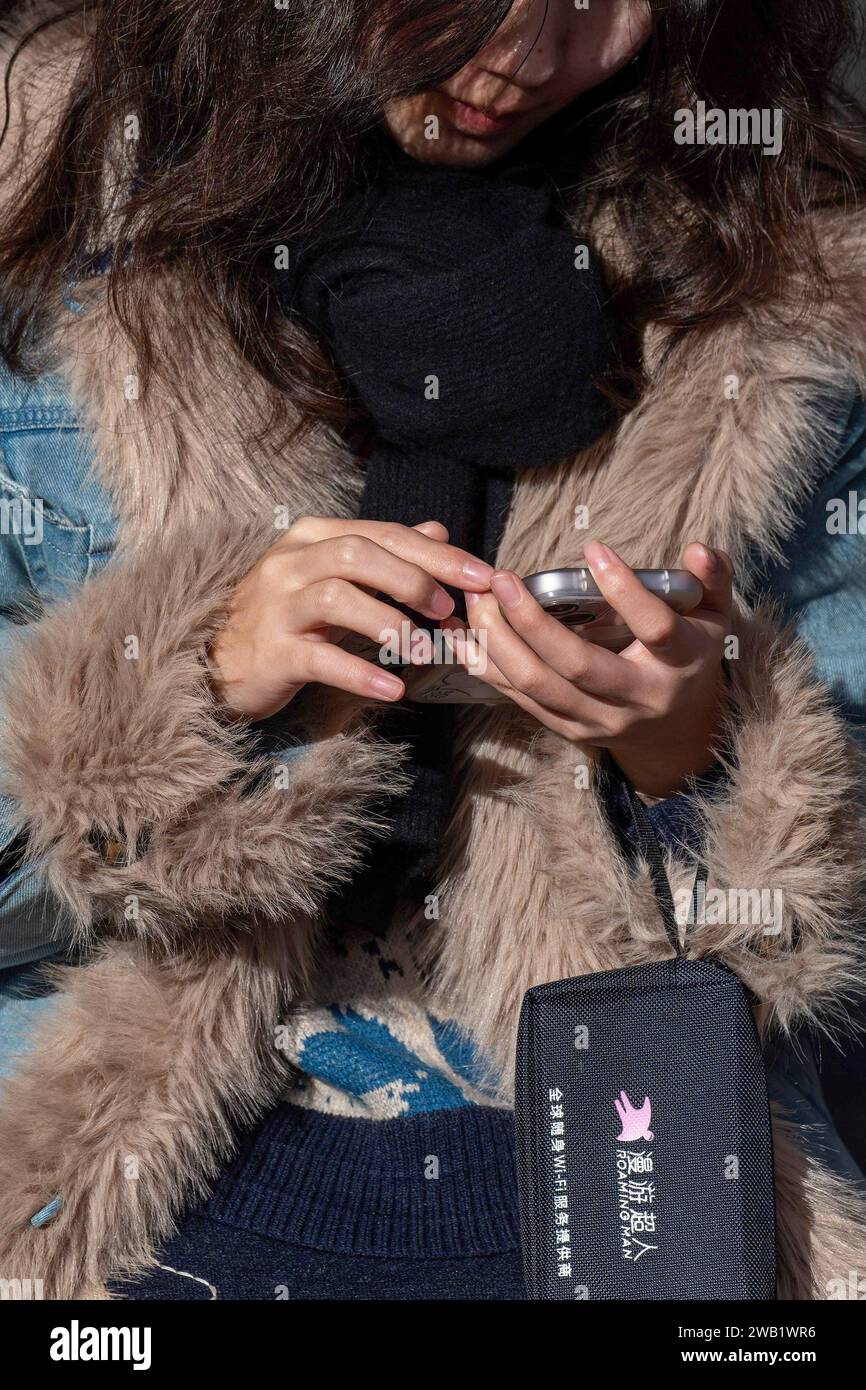 Asian young woman mobile phone hi-res stock photography and images - Alamy
