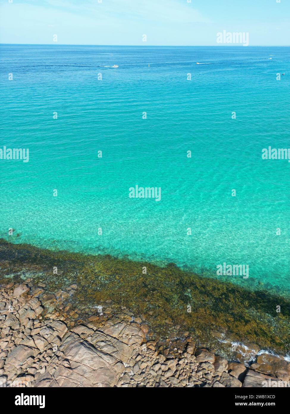 Picturesque rocky shoreline hi-res stock photography and images - Alamy