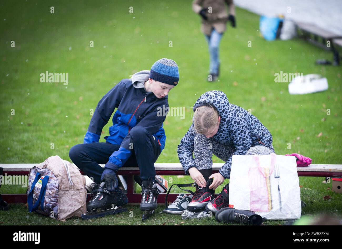 Utrecht, Netherlands. 08th Jan, 2024. UTRECHT - Skaters on the ice rink of the Doornsche IJsclub. ANP JEROEN JUMELET netherlands out - belgium out Credit: ANP/Alamy Live News Stock Photo