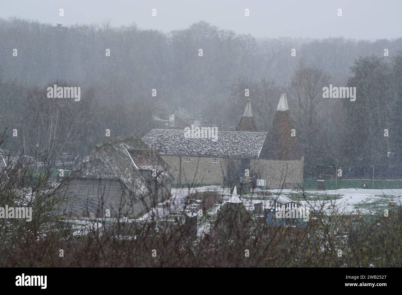 Snow falls near Maidstone in Kent. Sleet and snow showers have been forecast for parts of the country on Monday as some regions are still trying to grapple with flooding following intense rainfall. Picture date: Monday January 8, 2024. Stock Photo