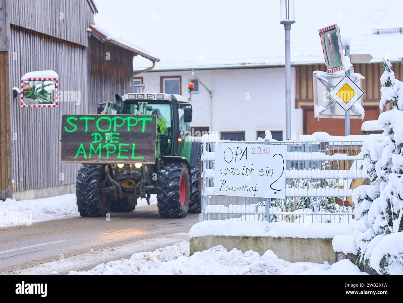 Marktoberdorf, Germany. 08th Jan, 2024. Farmers demonstrate for diesel