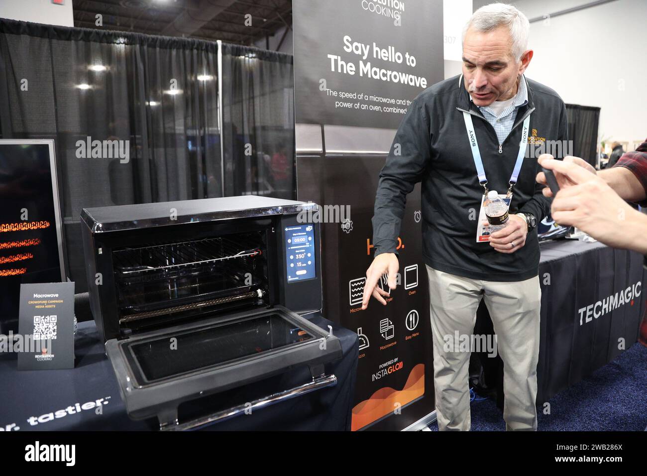 Las Vegas, United States. 07th Jan, 2024. An exhibitor points out the