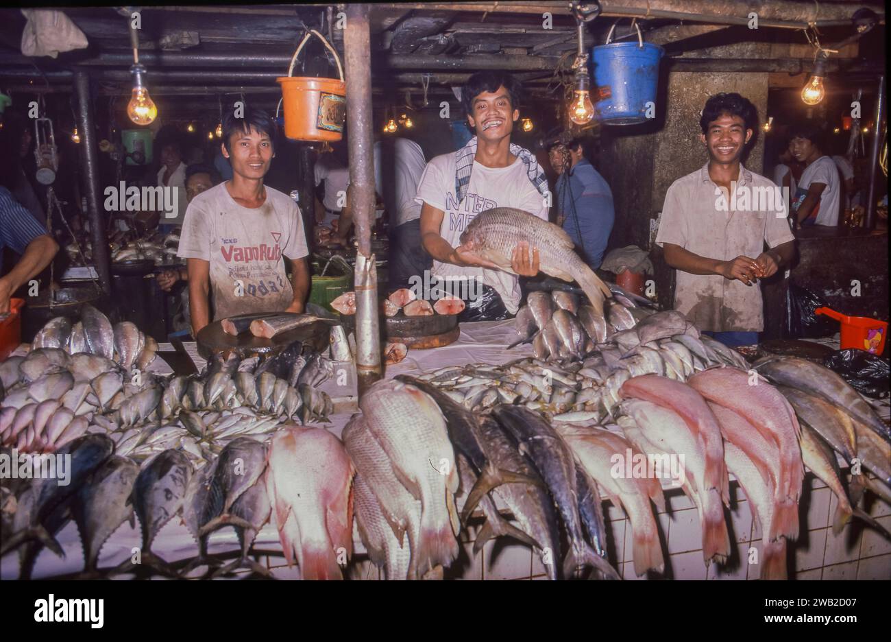 Jakarta fish market indonesia hires stock photography and images Alamy