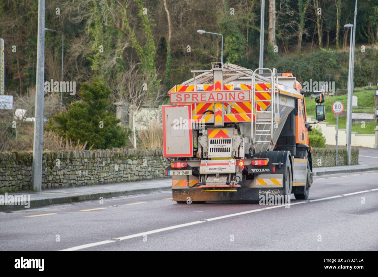 Bantry, Co Cork, Ireland. 8th January, 2024. Difficult driving conditions around Cork this morning, with Cork County Council gritting the road in Bantry since 8 a.m. Credit: Karlis Dzjamko/Alamy Live News Stock Photo