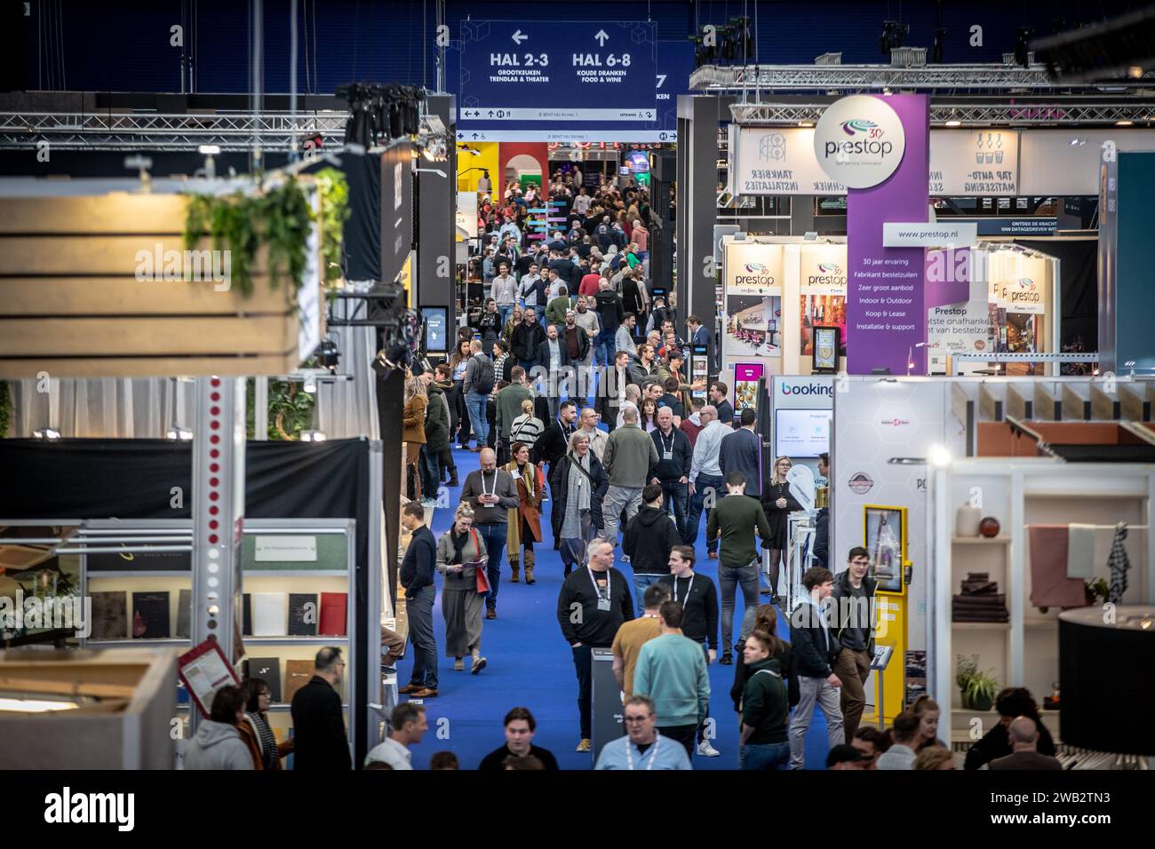 AMSTERDAM - Visitors at the Horecava, the largest Dutch catering trade fair. Entrepreneurs with a restaurant or cafe can see the latest snacks and drinks in the RAI. ANP LEVIN DEN BOER netherlands out - belgium out Stock Photo