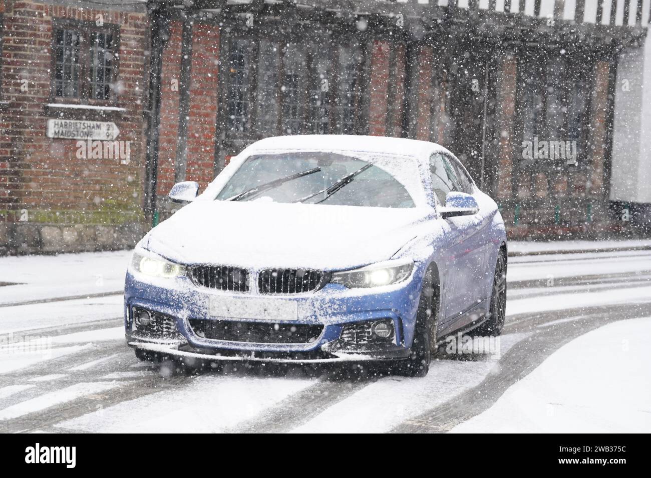 A car driving through a snow flurry in Lenham, Kent. Sleet and snow showers have been forecast for parts of the country on Monday as some regions are still trying to grapple with flooding following intense rainfall. Picture date: Monday January 8, 2024. Stock Photo