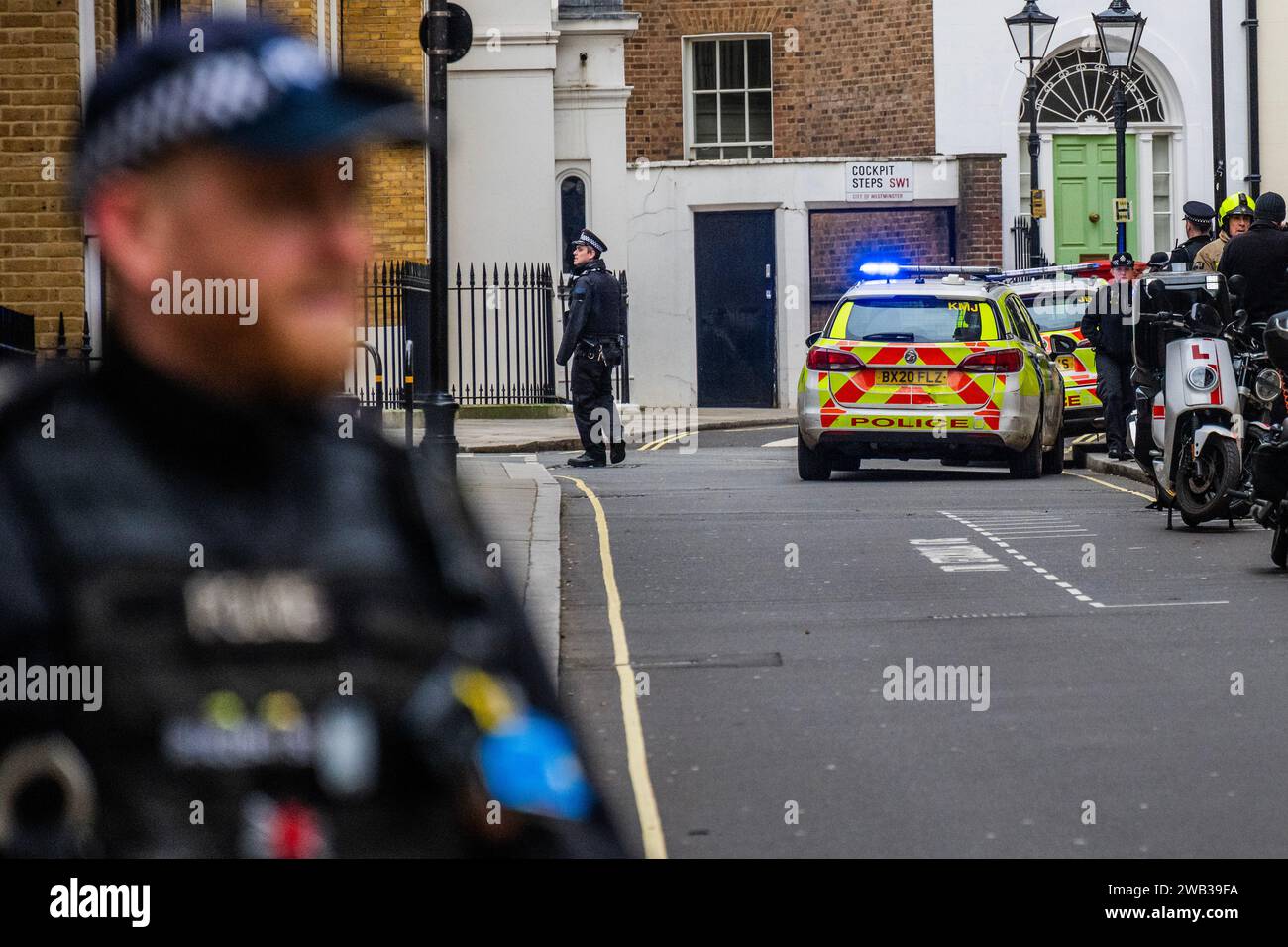 London UK 8th Jan 2024 Police Including Armed Units From The   London Uk 8th Jan 2024 Police Including Armed Units From The Diplomatic Protection Unit And The London Fire Brigade Attend A Supected Westminster Gas Leak On The Junction Of Dartmouth Street And Old Queen Street Credit Guy Bellalamy Live News 2WB39FA 