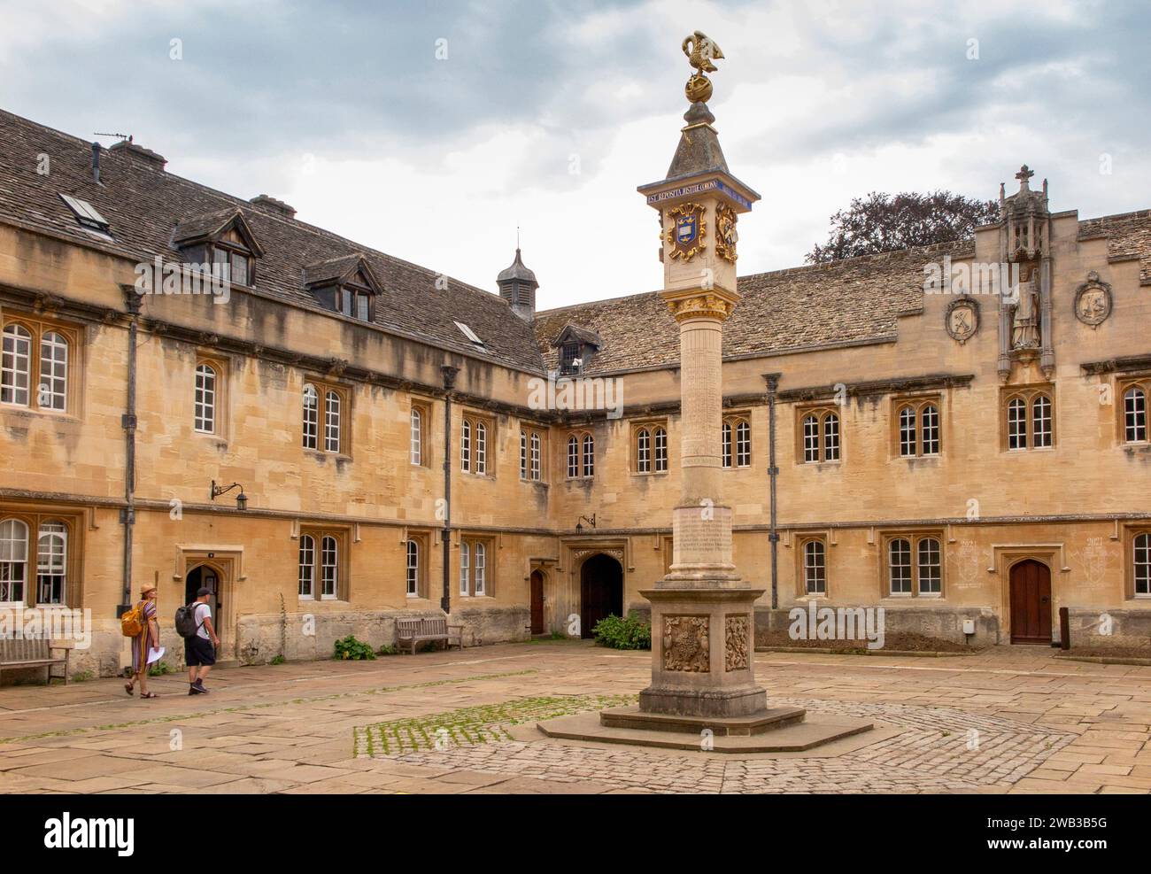 UK, England, Oxfordshire, Oxford, Corpus Christi College Front Quadrangle and 1581 Pelican Sundial Stock Photo