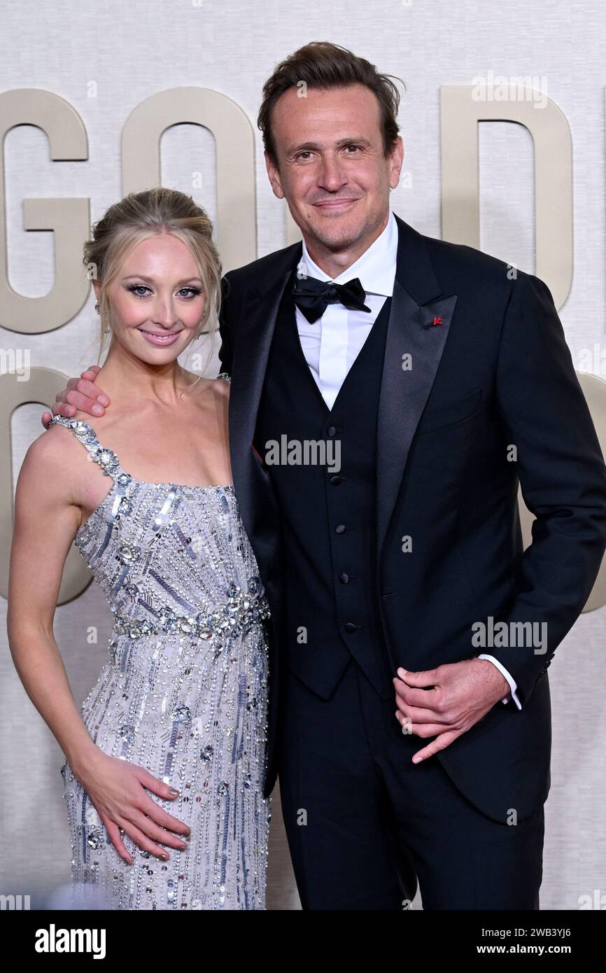 Kayla Radomski und Jason Segel bei der Verleihung der 81. Golden Globe Awards im Beverly Hilton
