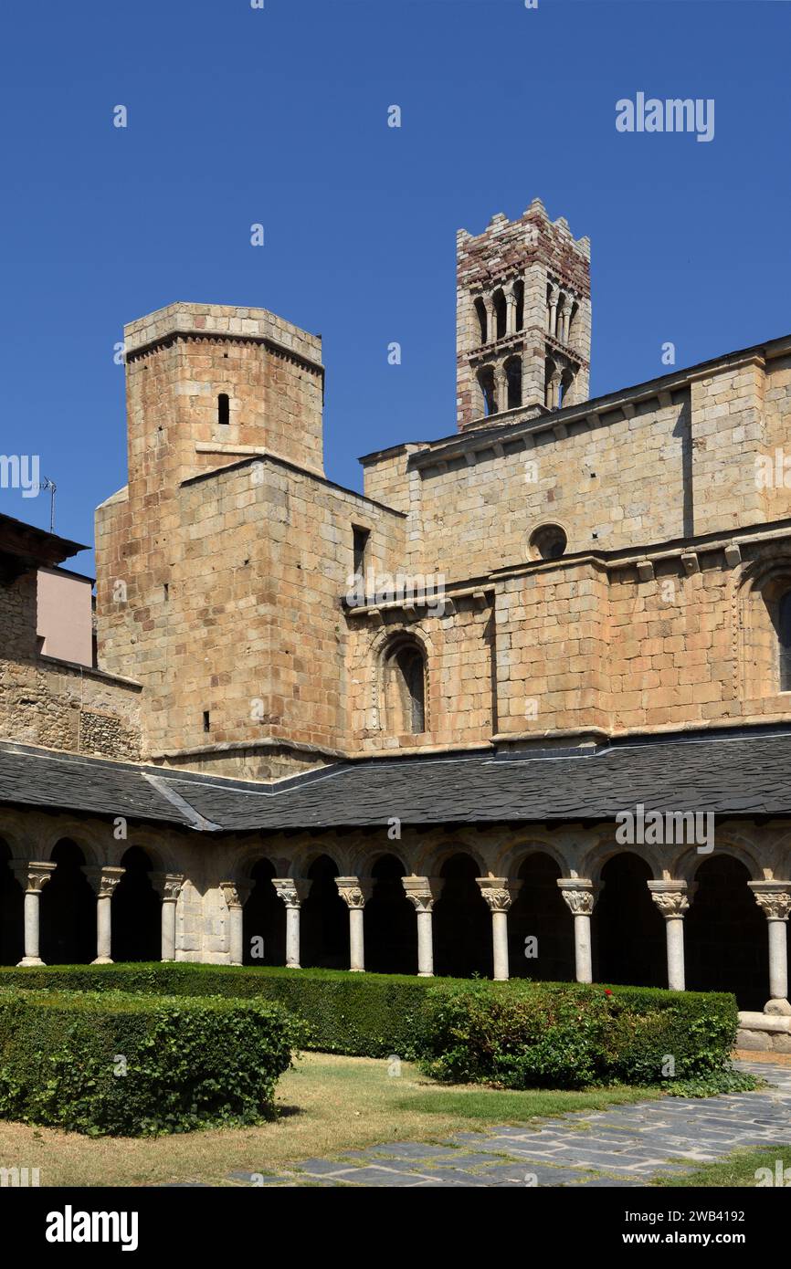cloister of de Cathedral ofSanta Maria d’’Urgell, La Seu d’Urgell, LLeida province, Catalonia, Spain Stock Photo