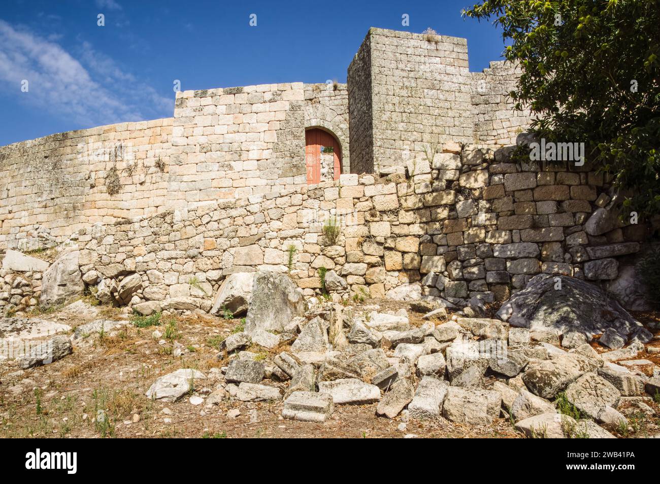 The ruins of the Castle of Carrazeda de Ansiães (Carrazeda de Ansiães, Bragança, Portugal) Stock Photo