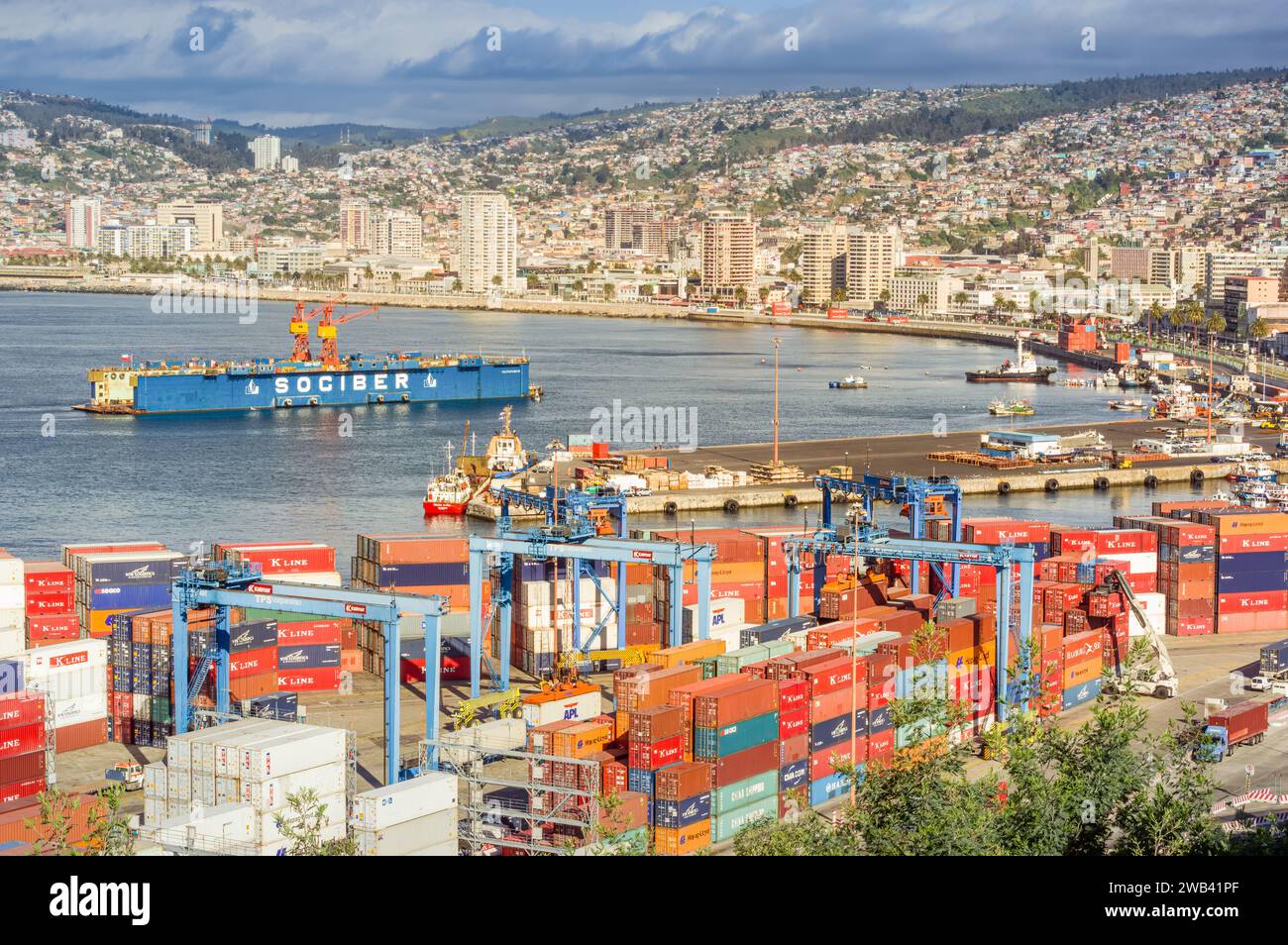 A busy, colorful scene at the bustling port of Valparaíso (Valparaíso Province, Valparaiso Region, Chile) Stock Photo