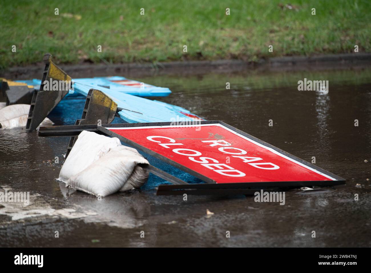 Horton, Wraysbury, Berkshire, UK. 8th January, 2024. Barriers on a