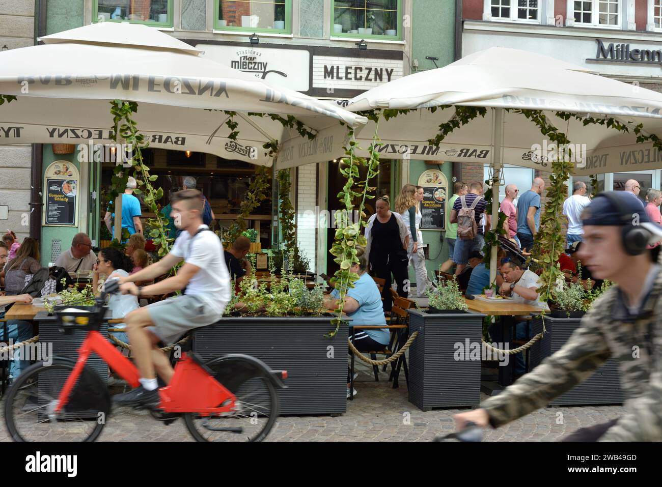 People alfresco dining outside the Stagiewna Milk Bar or Bar Mleczny in Stagiewna Street, Old Town of Gdansk, Poland, Europe, EU Stock Photo
