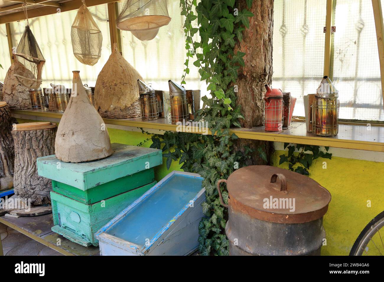 Honeycomb frame beekeeping tools hi-res stock photography and images ...