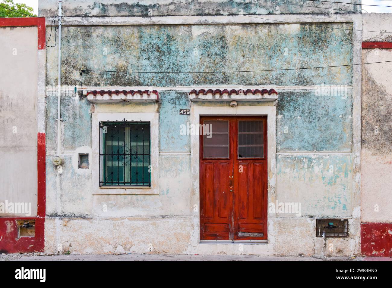 Decayed old house, Downtown Merida, Yucatan, Mexico Stock Photo