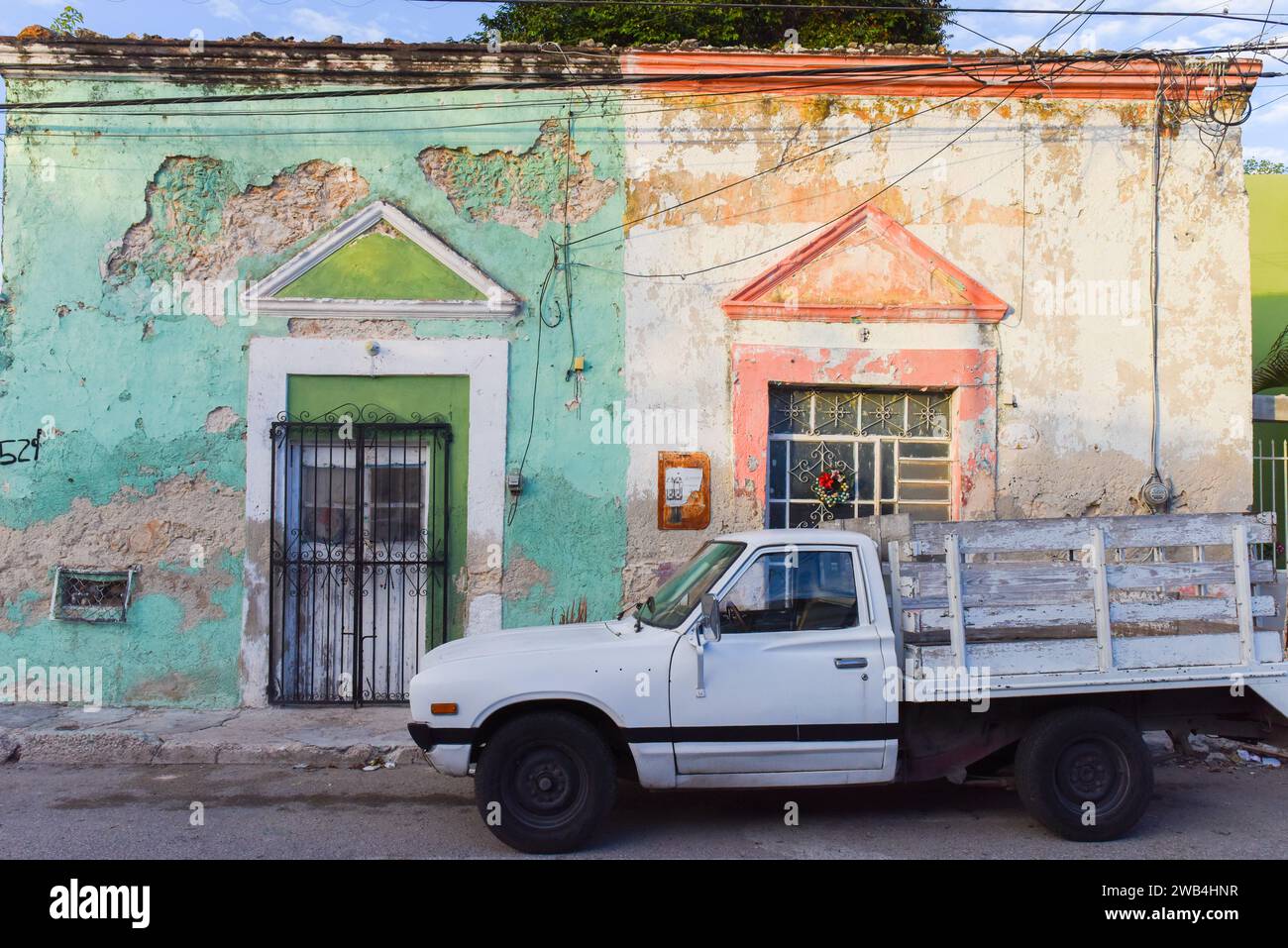 Decayed old house, Downtown Merida, Yucatan, Mexico Stock Photo