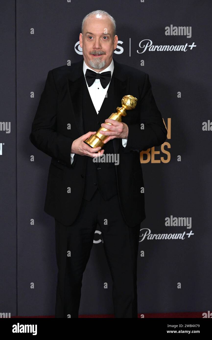 Paul Giamatti mit dem Preis für den besten Hauptdarsteller in der Komödie The Holdovers bei der