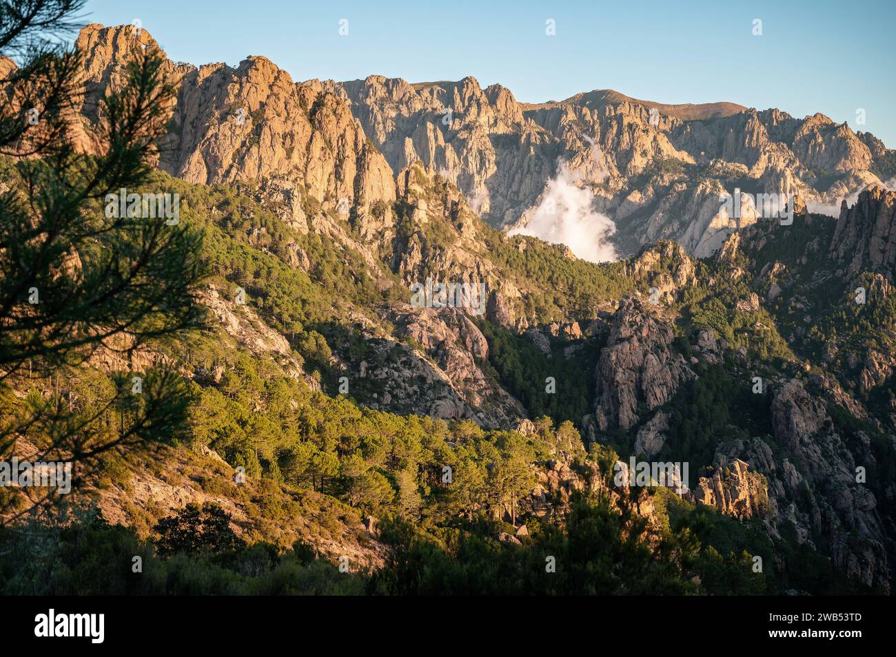Mountains and morning light between I Paliri and Conca, GR20, Corsica, France Stock Photo