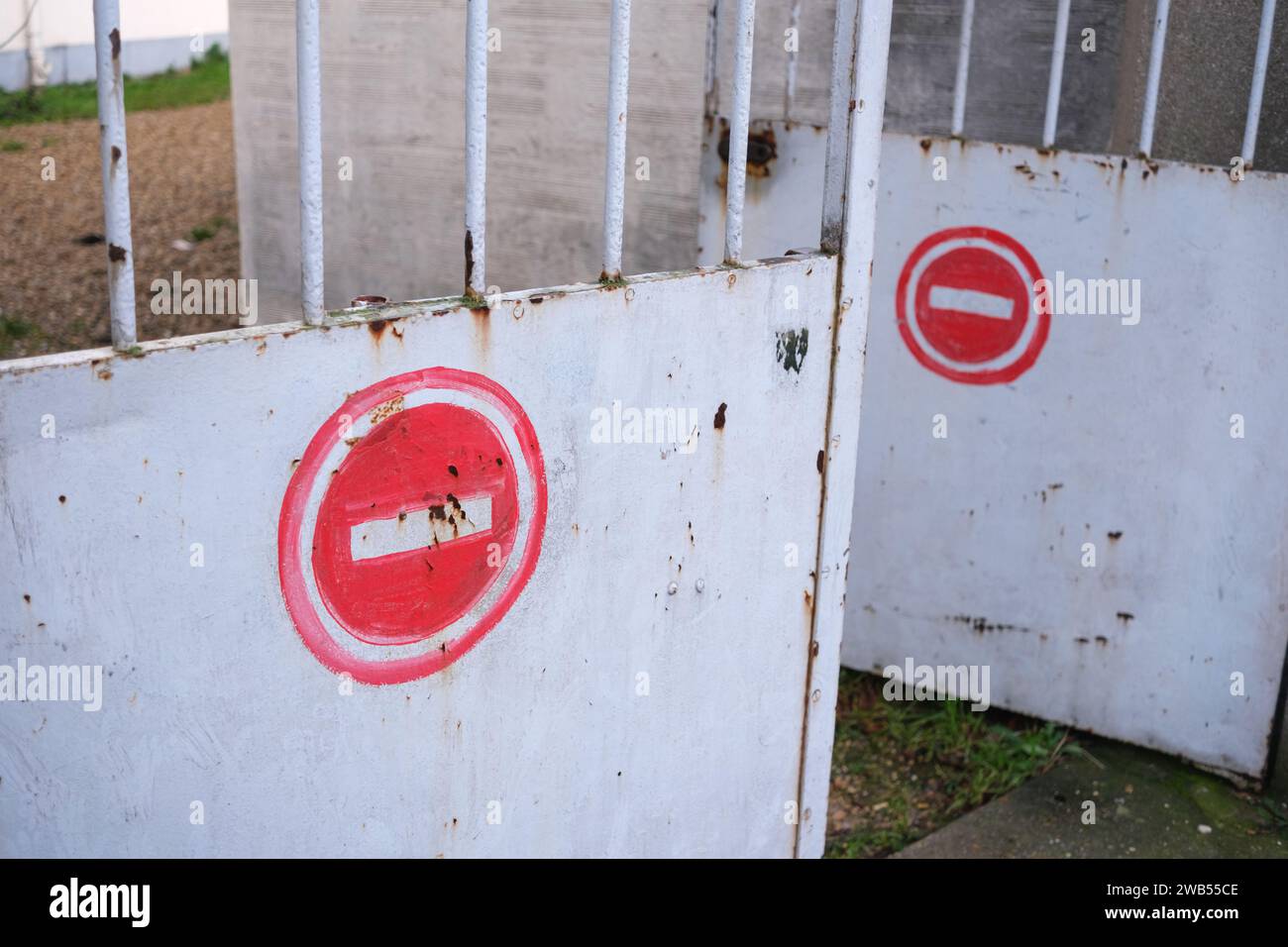 Limits warning signs hi-res stock photography and images - Alamy