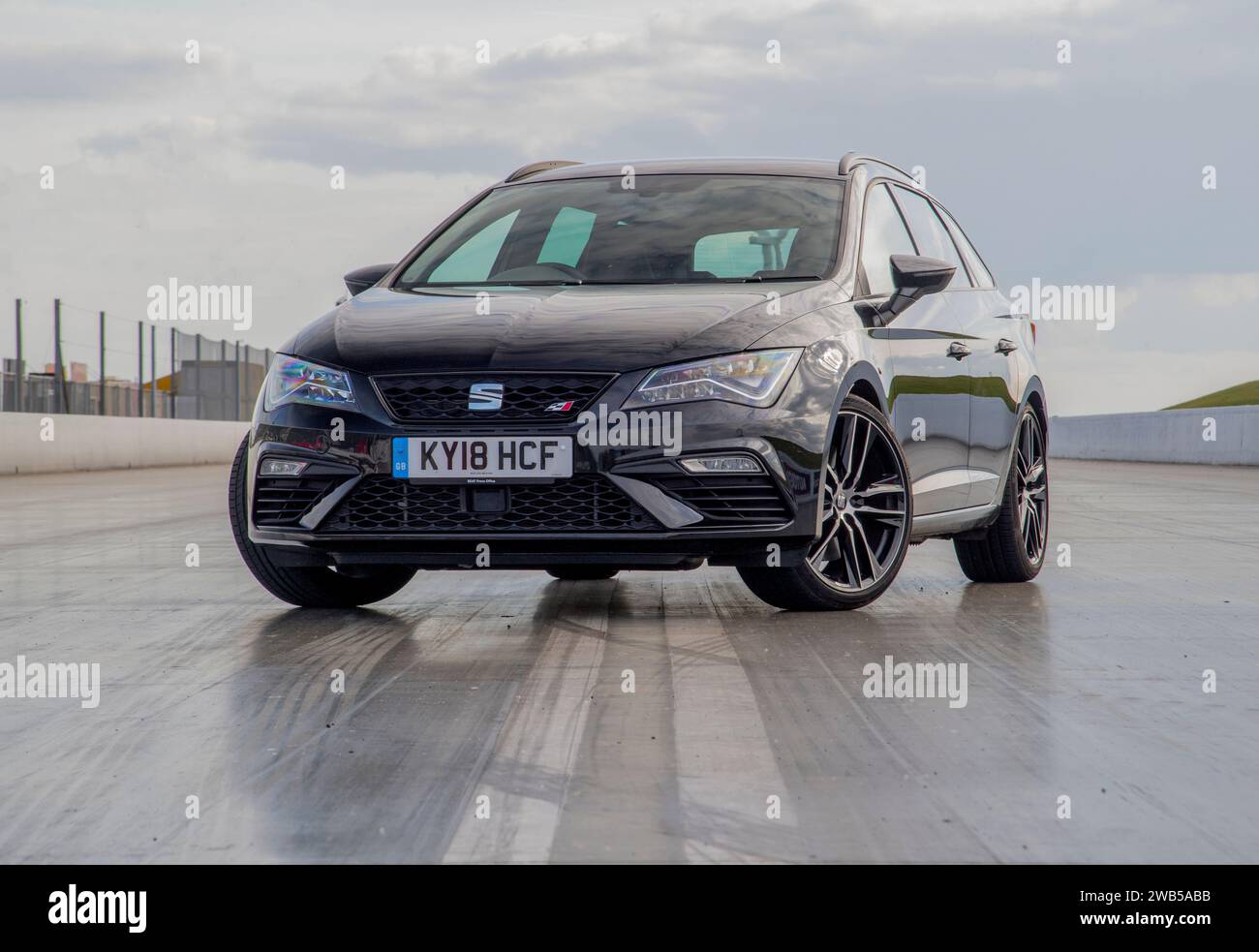 2018 SEAT Leon ST Cupra 300 fast estate based on the VW Golf R Stock ...