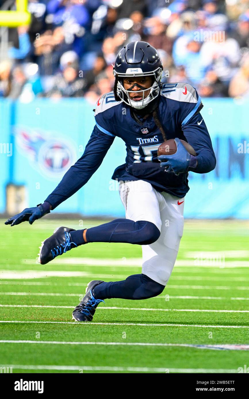 Tennessee Titans wide receiver DeAndre Hopkins (10) during an NFL