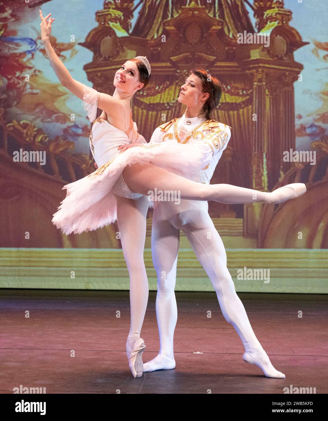 Mara Salvaggio(Marie) and Giovanni Pompei(Prince) THE PRINCIPAL DANCERS