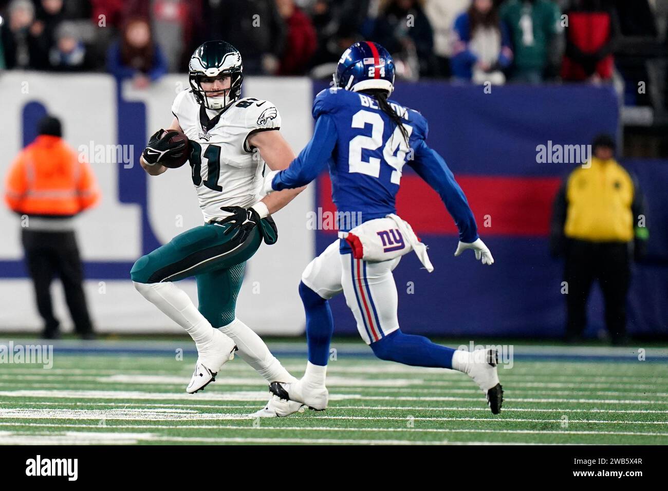 Philadelphia Eagles tight end Grant Calcaterra (81) runs around New