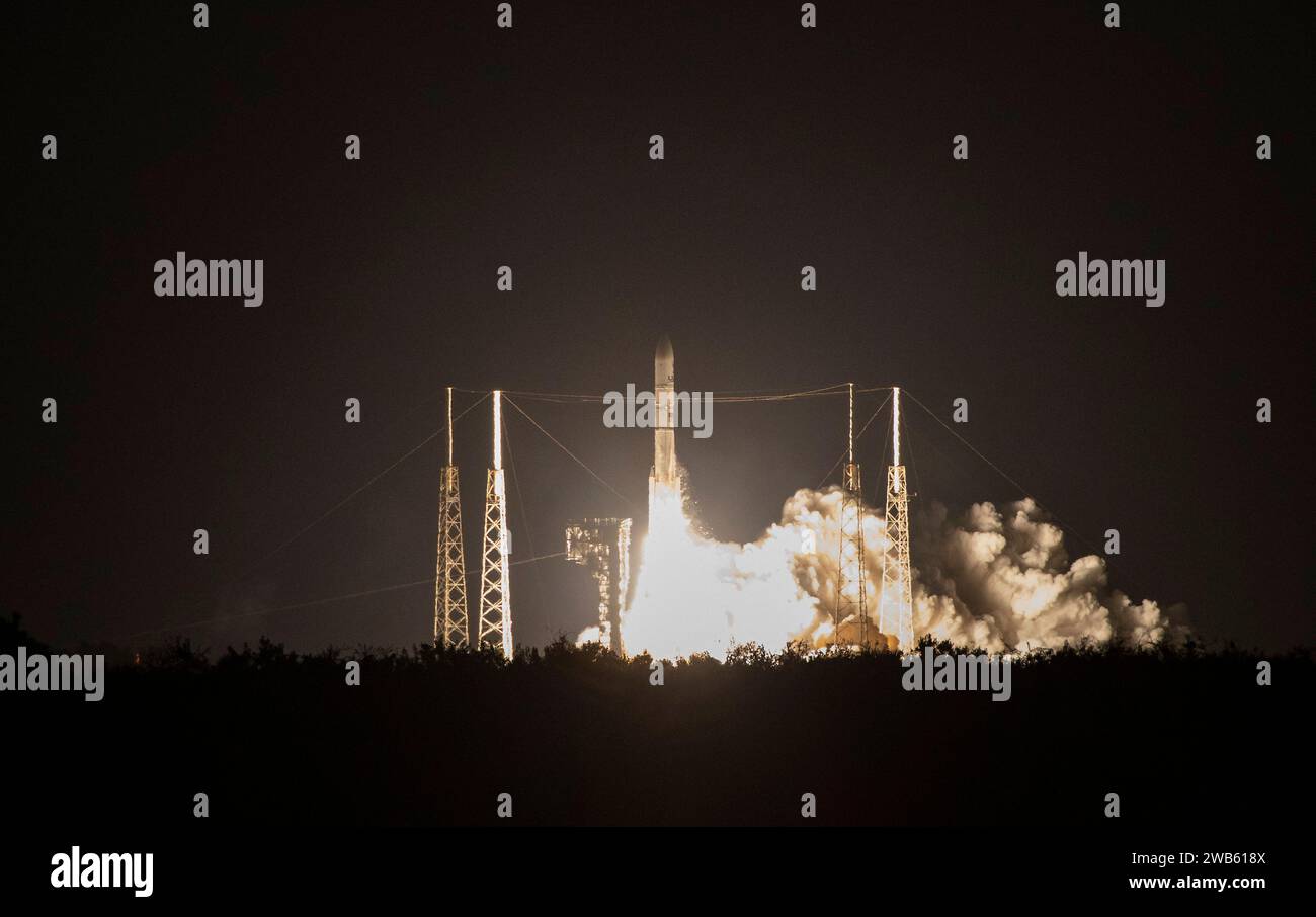 Cape Canaveral, United States of America. 08 January, 2024. A United Launch Alliance Vulcan rocket carrying the Astrobotic Peregrine lunar lander lifts off from Space Launch Complex 41 at Cape Canaveral Space Force Station, January 8, 2024 in Cape Canaveral, Florida. The Peregrine Mission One is carrying NASA and commercial payloads to the Moon. Credit: Kim Shiflett/NASA/Alamy Live News Stock Photo