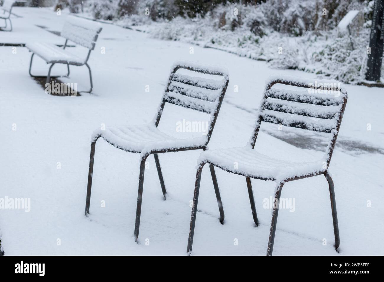 Calm falling snow flakes winter hi-res stock photography and images - Alamy