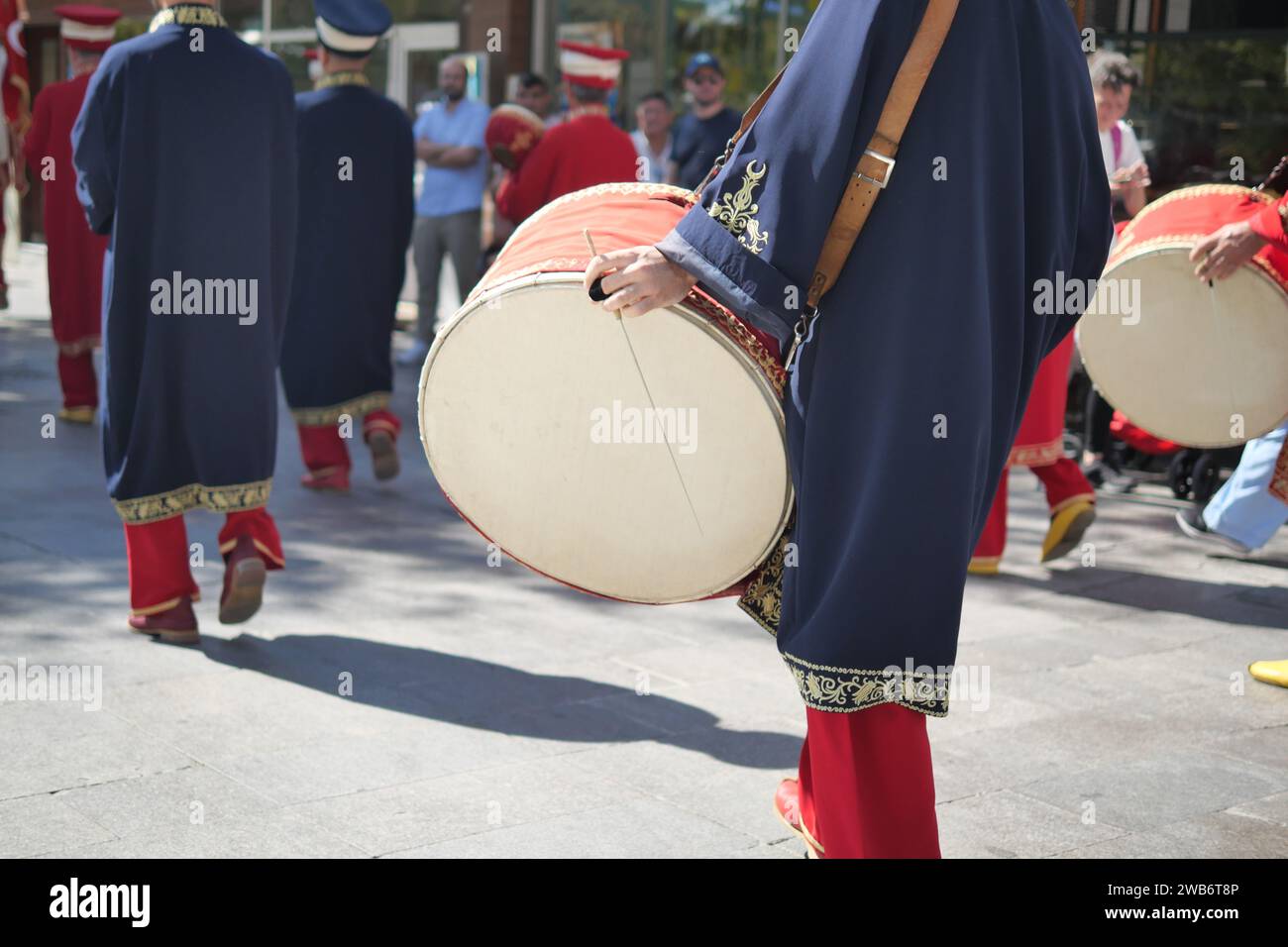 Musical instruments and circle hi-res stock photography and images - Alamy