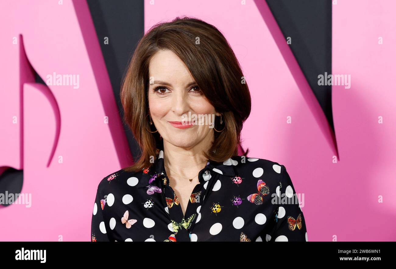 New York, United States. 08th Jan, 2024. Tina Fey arrives on the red