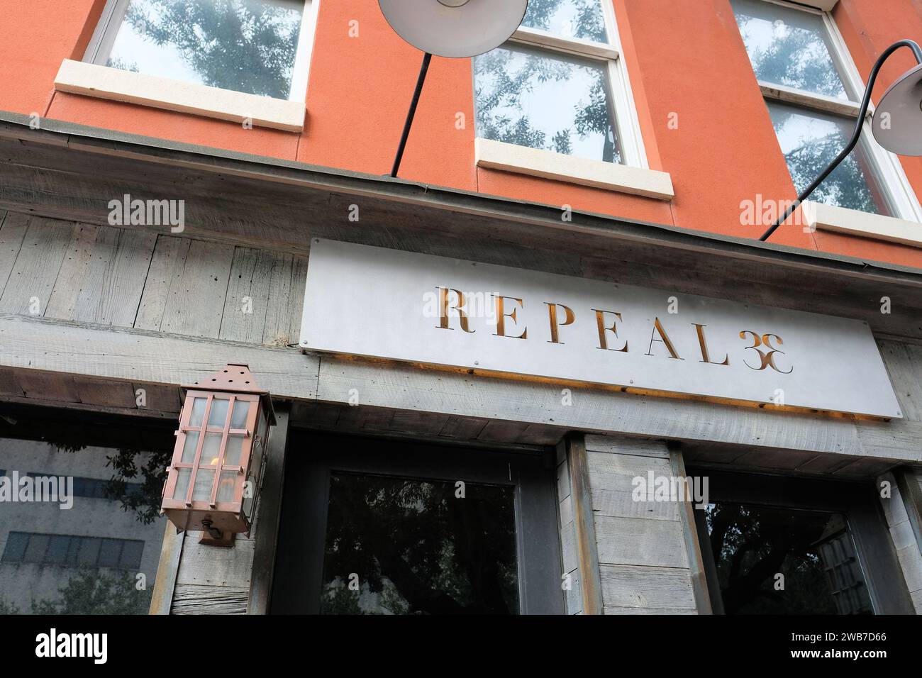 Exterior view of Repeal 33, an upscale cocktail bar and restaurant in the historic section of downtown Savannah, Georgia; Southern cuisine. Stock Photo