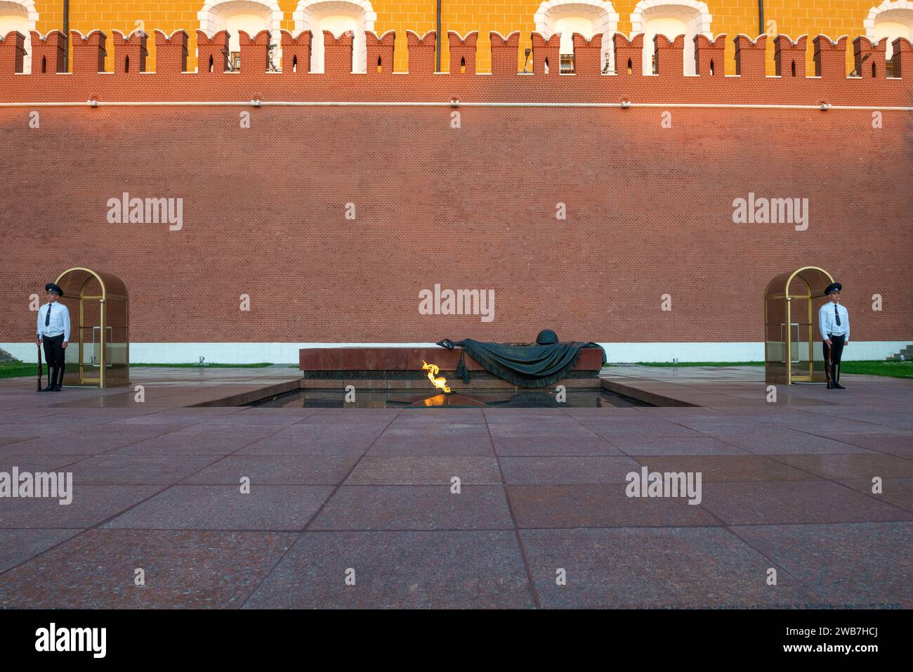 MOSCOW, RUSSIA - AUGUST 17, 2022: Eternal flame at the Kremlin wall (Tomb of the Unknown Soldier) on August evening Stock Photo