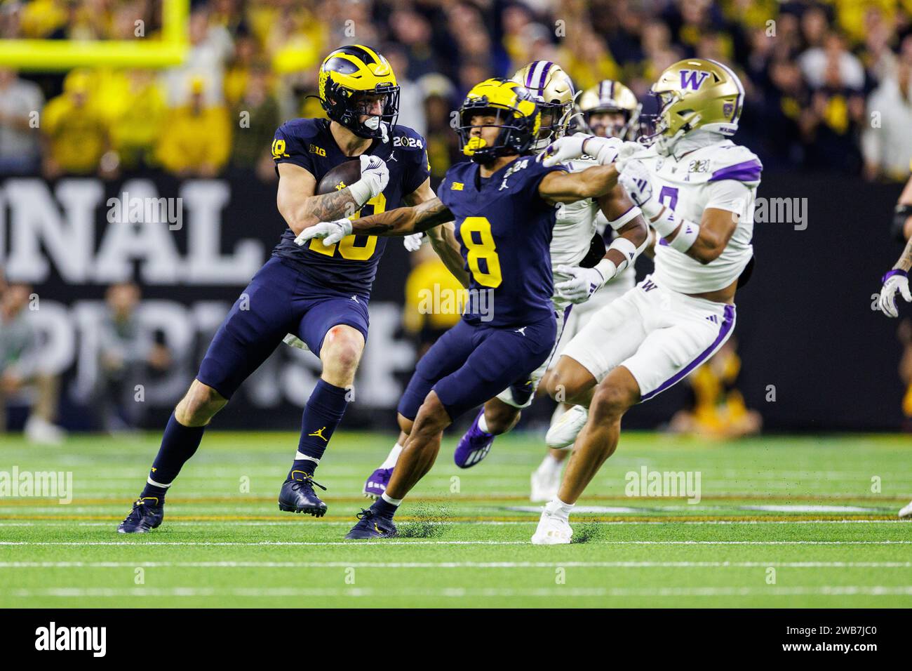 Houston, Texas, USA. 08th Jan, 2024. Michigan tight end Colston