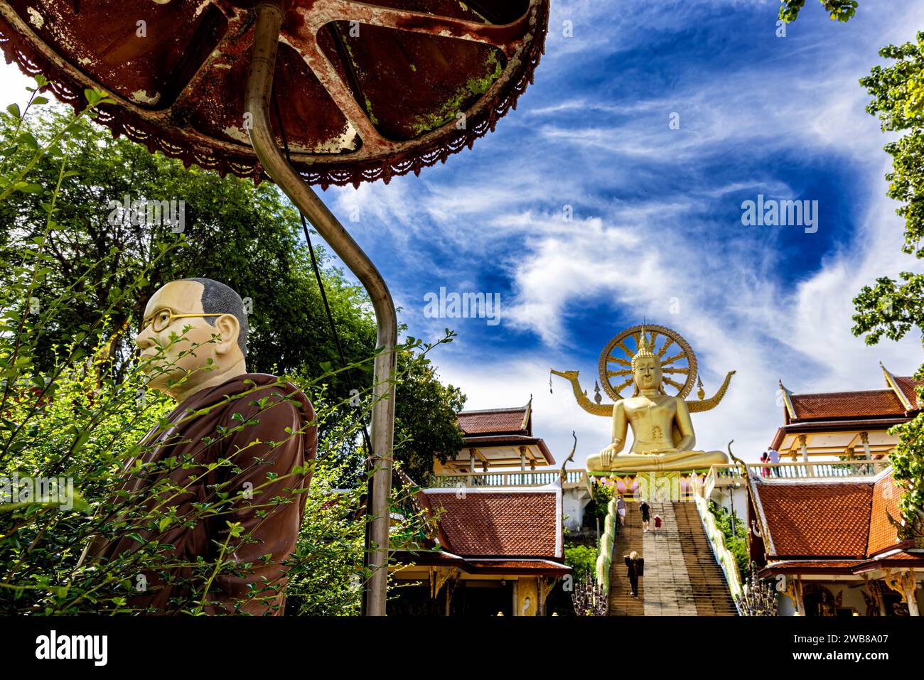 statue-gold-tourist-steps-hi-res-stock-photography-and-images-alamy