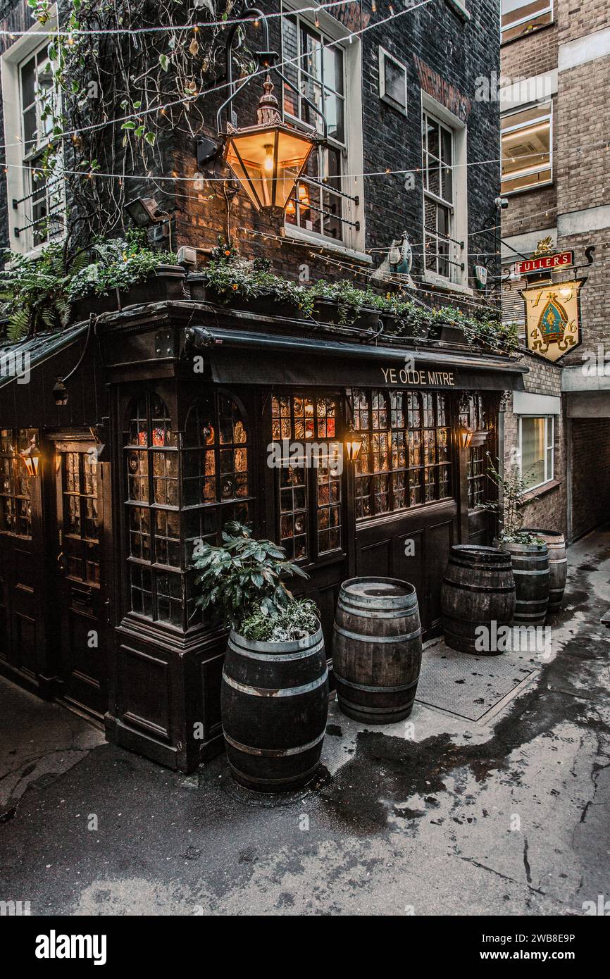 Ye Olde Mitre Tavern, built in 1773, in the backstreets of Holborn, London Stock Photo