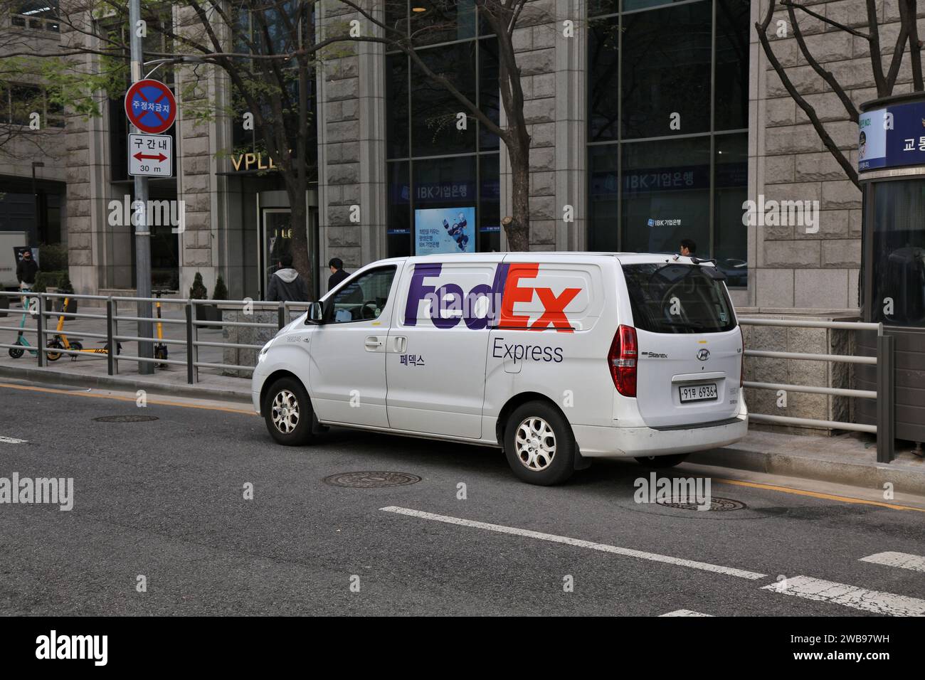 SEOUL, SOUTH KOREA APRIL 7, 2023 Fedex courier delivery van in South
