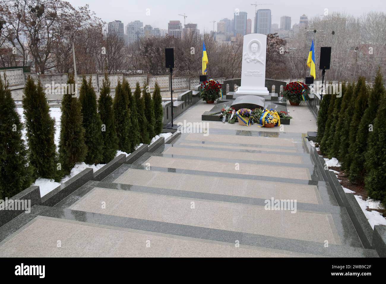 kyiv-ukraine-january-09-2024-a-memorial-to-the-first-president-of