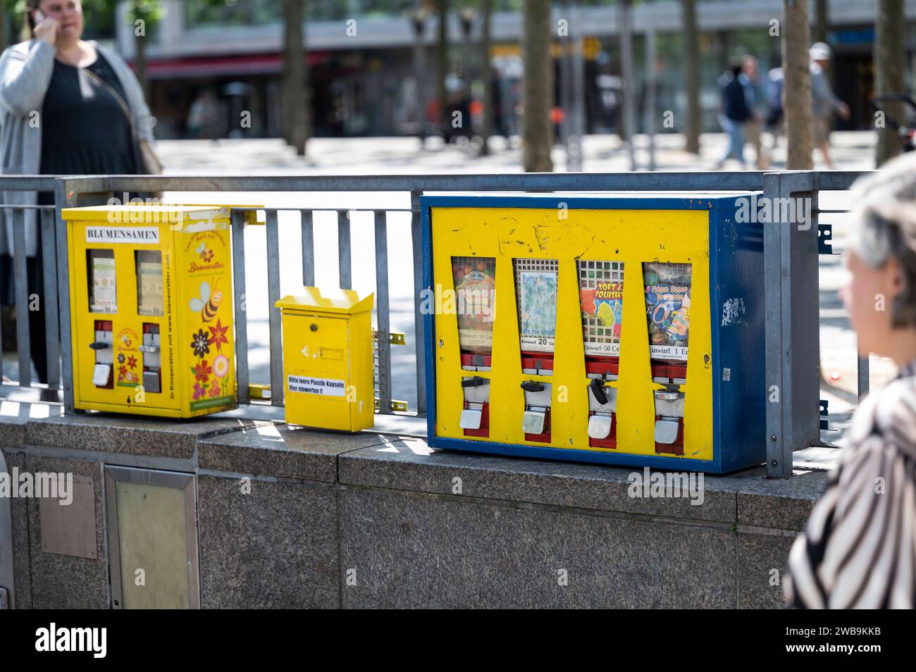 Kaugummiautomat hires stock photography and images Alamy