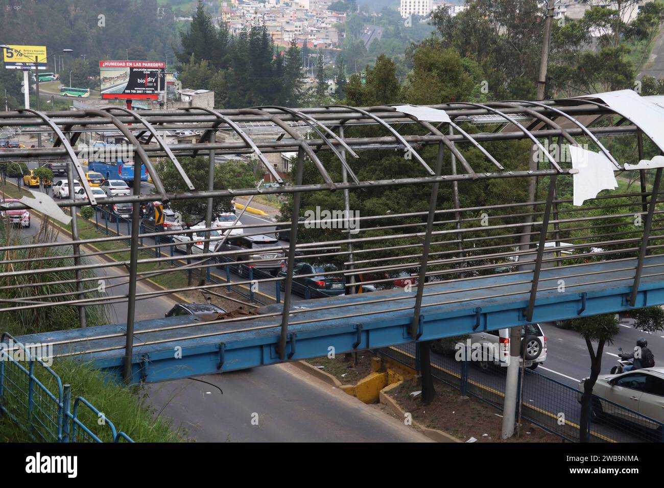 ATENTADO-PASO-PEATONAL-TREBOL Quito, martes 9 de enero del 2024 Puente peatonal que sufrio un atentado con explosivos en el sector del TrÃ bol via al Valle de los Chillos, centro Oriente de la ciudad de Quito. Fotos:Rolando Enriquez/API Quito Pichincha Ecuador CLJ-ATENTADO-PASO-PEATONAL-TREBOL-58207d0b3b4e8d3818b83c3d9cf49bf5 *** ATTENTION ATENTADO PASO PEATONAL TREBOL Quito, Tuesday, January 9, 2024 Pedestrian bridge that suffered an attack with explosives in the sector of TrÃ bol via Valle de los Chillos, center east of the city of Quito Photos Rolando Enriquez API Quito Pichincha Ecuador CL Stock Photo