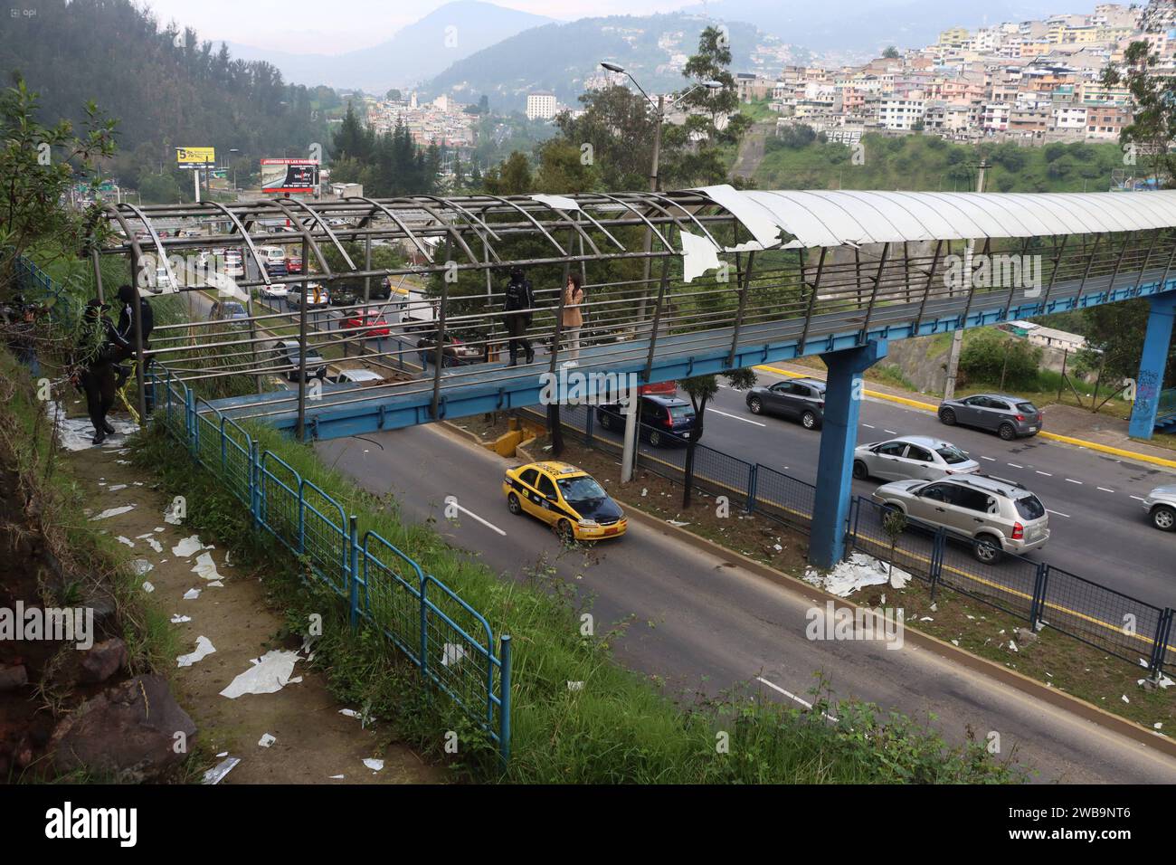 ATENTADO-PASO-PEATONAL-TREBOL Quito, martes 9 de enero del 2024 Puente peatonal que sufrio un atentado con explosivos en el sector del TrÃ bol via al Valle de los Chillos, centro Oriente de la ciudad de Quito. Fotos:Rolando Enriquez/API Quito Pichincha Ecuador CLJ-ATENTADO-PASO-PEATONAL-TREBOL-f10d02512455d2e8b8bbacdec237a261 *** ATTENTION ATENTADO PASO PEATONAL TREBOL Quito, Tuesday, January 9, 2024 Pedestrian bridge that suffered an attack with explosives in the sector of TrÃ bol via Valle de los Chillos, center east of the city of Quito Photos Rolando Enriquez API Quito Pichincha Ecuador CL Stock Photo