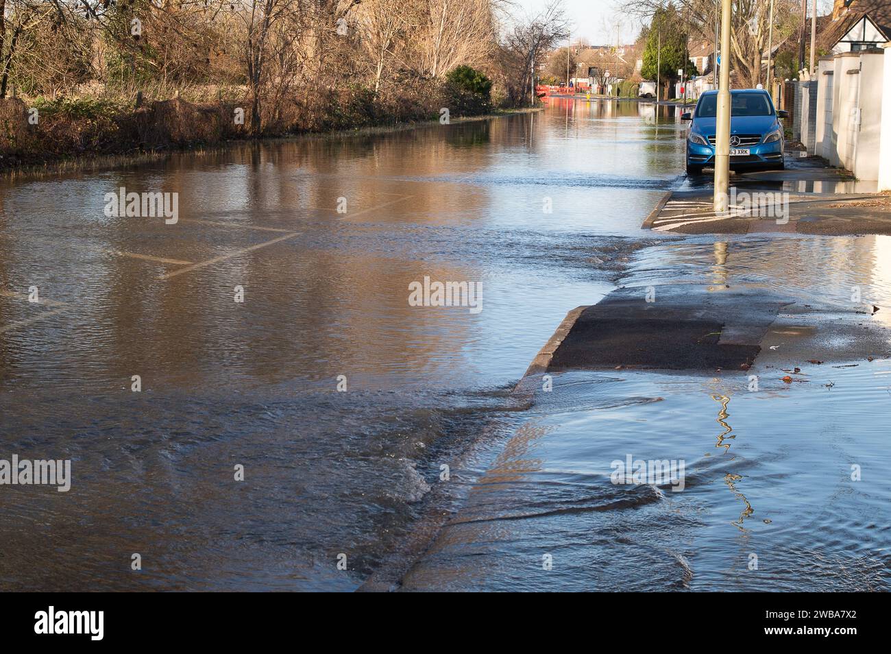 Staines upon Thames, Surrey, UK. 9th January, 2024. A closed road due