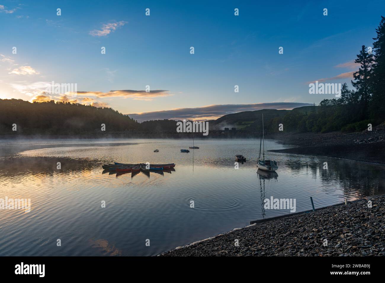 Lake Vyrnwy, sunrise and boats Stock Photo Alamy