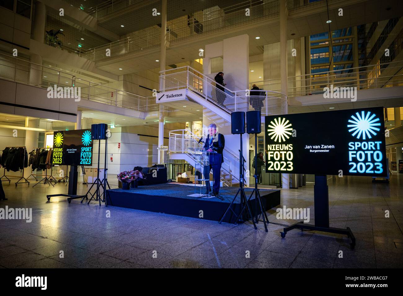 Mayor Jan van Zanen during the presentation of the News Photo of the