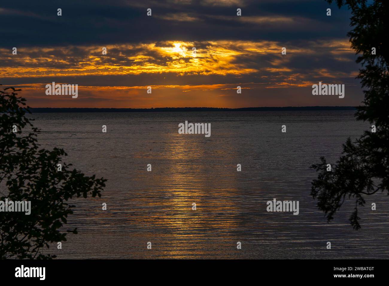 Orange horizon hi-res stock photography and images - Alamy