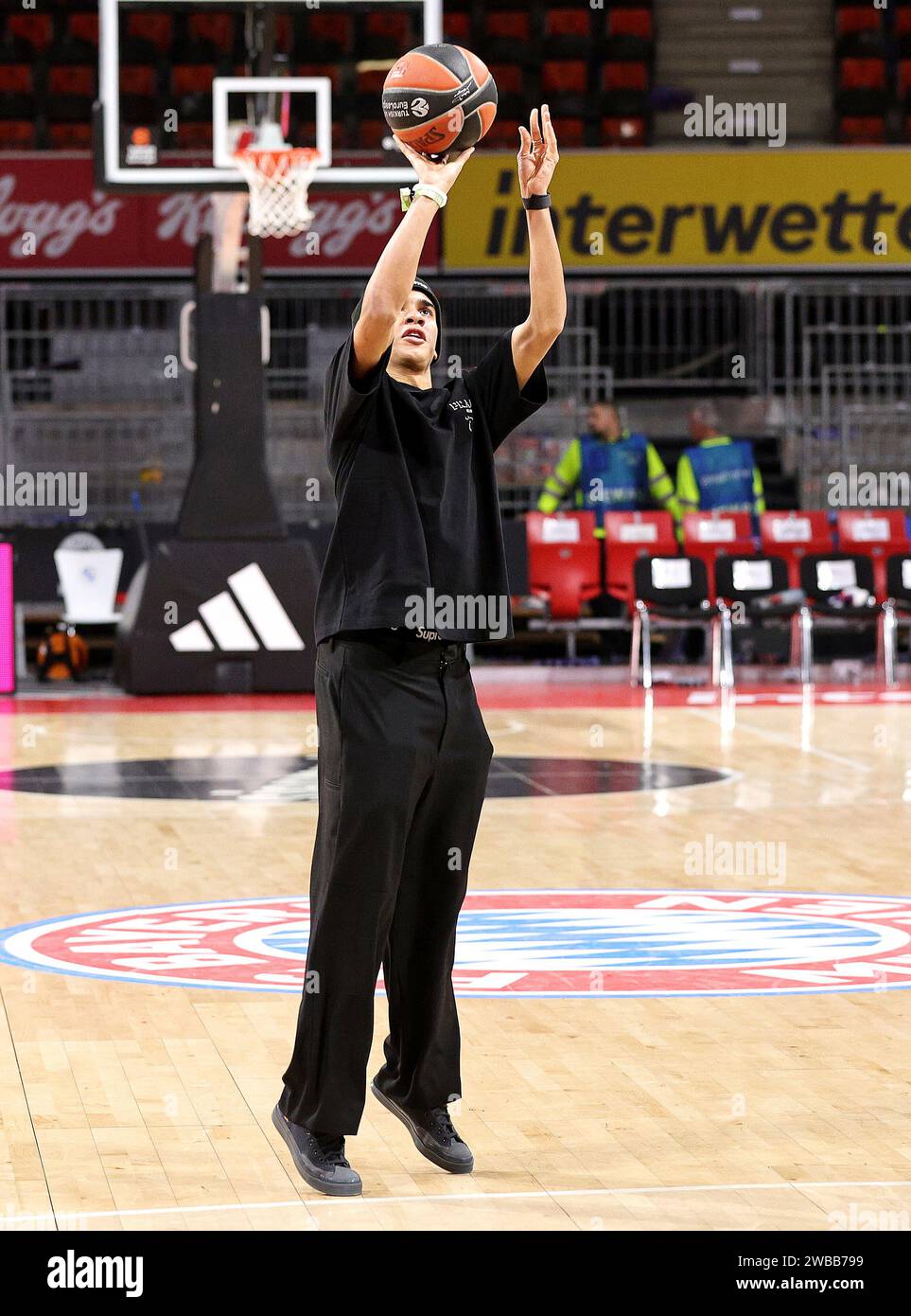 Jamal Musiala wirft. GER, FC Bayern Basketball vs. Real Madrid, Basketball, EuroLeague, Saison 2023/2024, 09.01.2024, Foto: Eibner-Pressefoto/Marcel Engelbrecht Stock Photo
