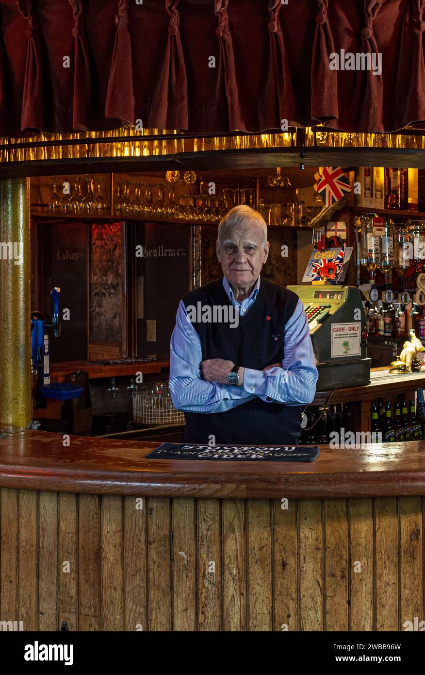 The Palm Tree Pub Landlord Alf , Mile End, London, England, UK Stock Photo