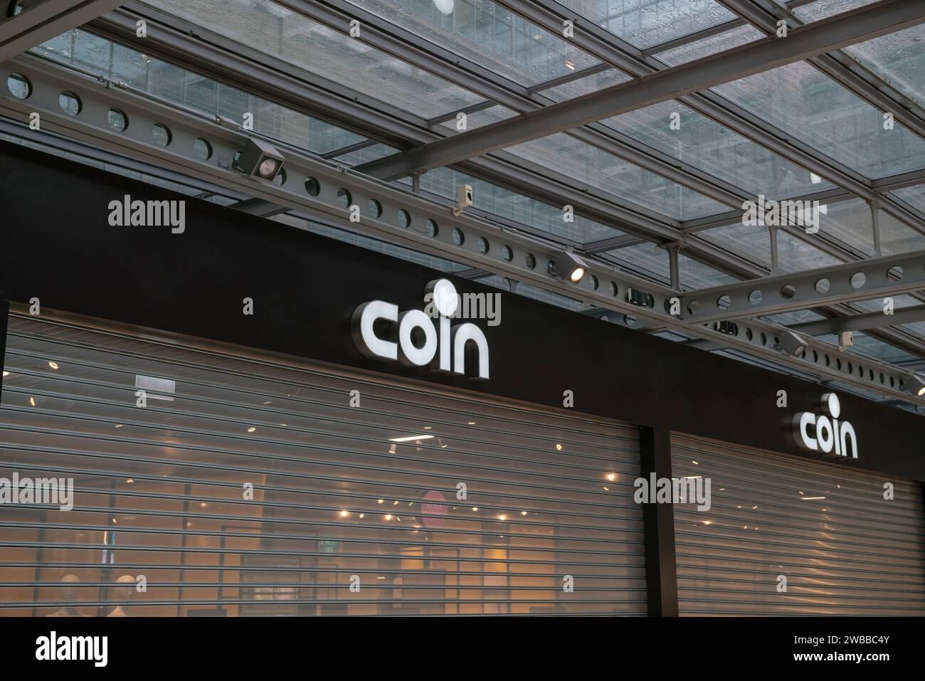 logo coin shopping center, illuminated sign, seasonal sales period. Turin, Italy, 09 January 2024 Stock Photo