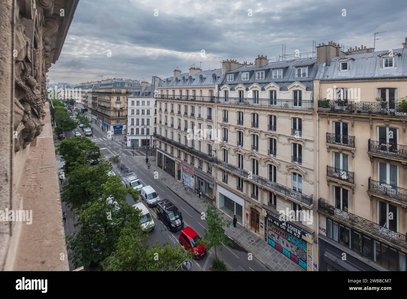 Parisian street view hi-res stock photography and images - Alamy